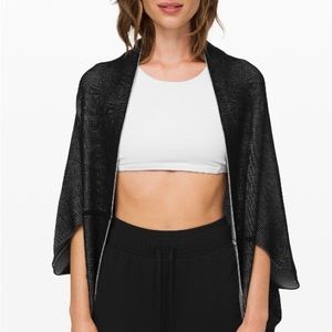 Lululemon - Exaltation wrap - size small